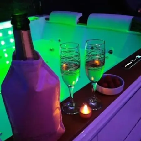 Villa La Nuit Coquine - Avec Jacuzzi - Evasion *