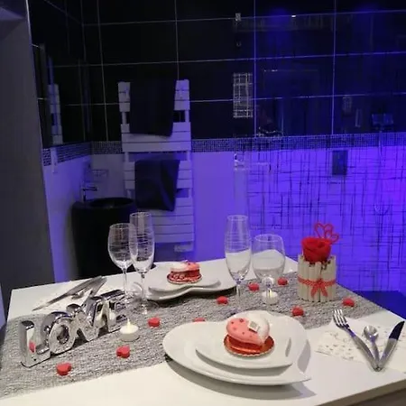 Hotel La Nuit Coquine - Avec Jacuzzi - Evasion