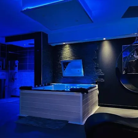 Hotel La Nuit Coquine - Avec Jacuzzi - Evasion 3*
