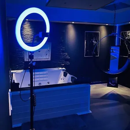 La Nuit Coquine - Avec Jacuzzi - Evasion 3*